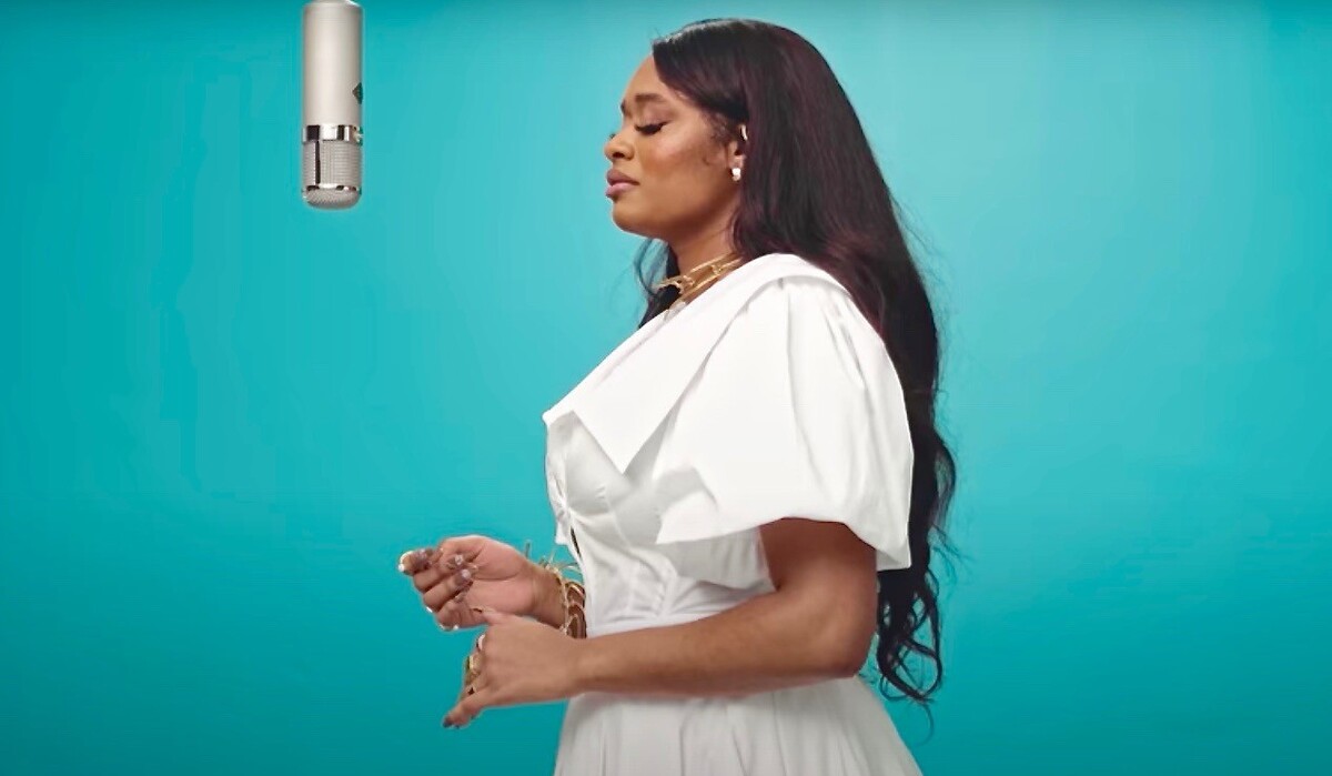 WBSS MediaWATCHFRESH.EMERGINGTALENT JAMILAH BARRY delivers a live
